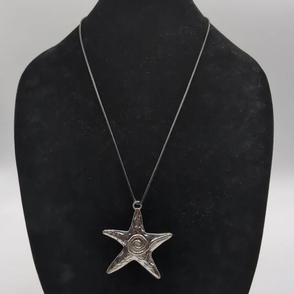 Statement Silver Toned Star Focus Necklace - Picture 5 of 8